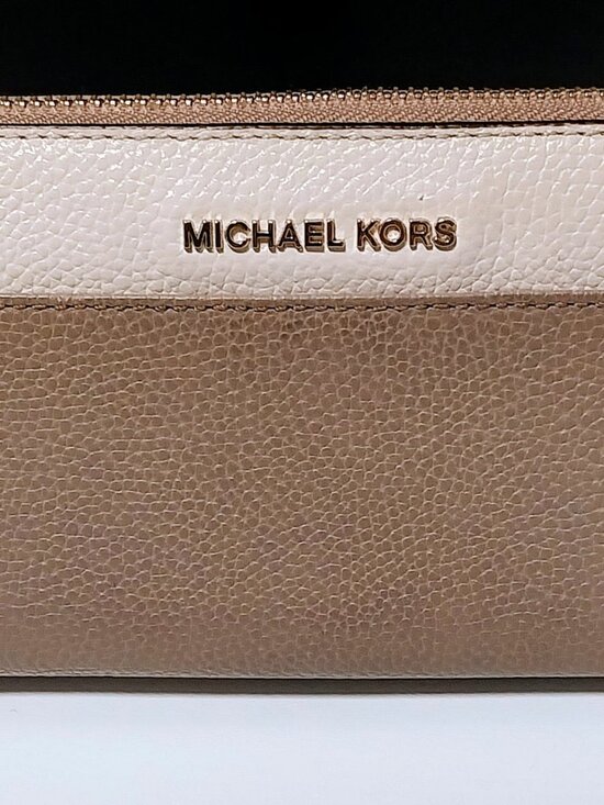 Michael Kors Handbags - Michael Kors Women's Jet Set Travel 35F8STVW9B Multifunction Phone Wallet
